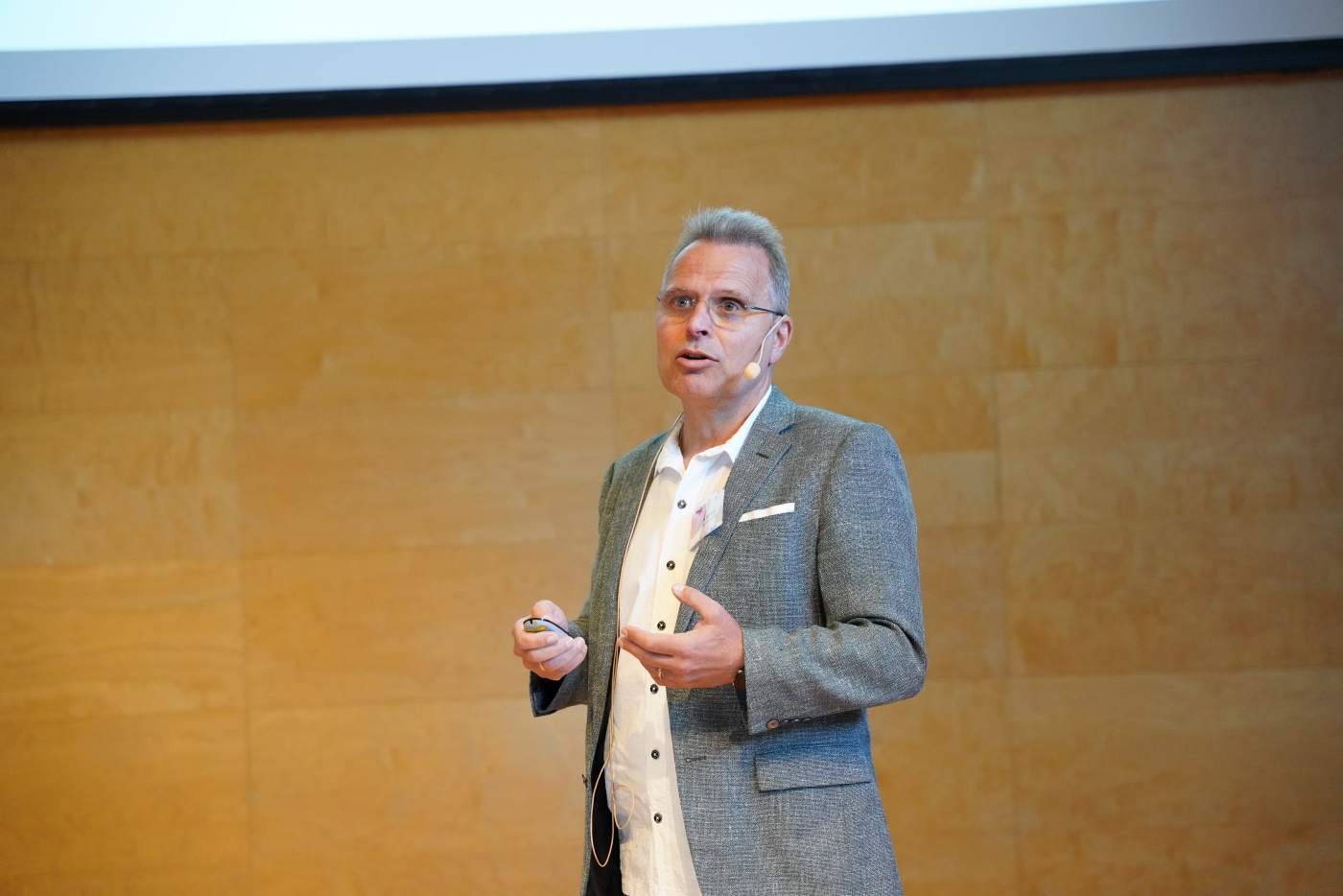 Lättmetallexperter världen över möts på JU
